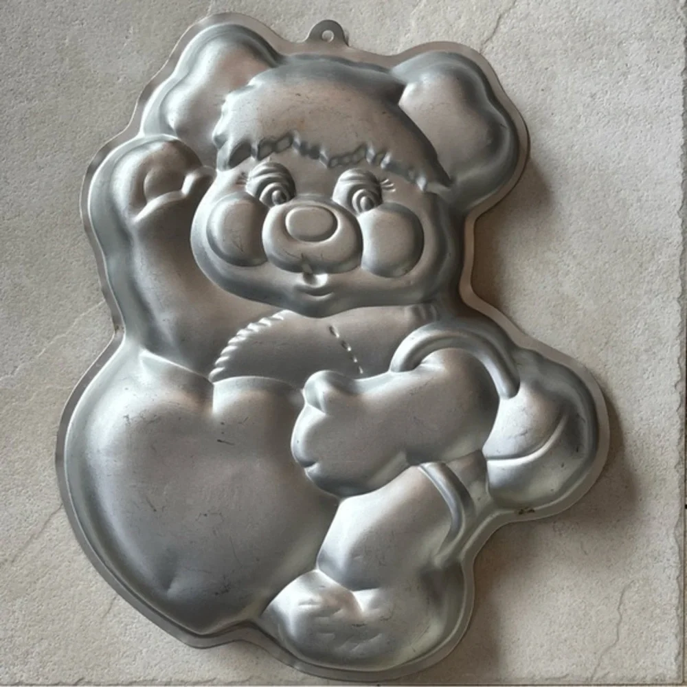 1985 Wilton Teddy Bear With Bangs Cake Pan Heart
